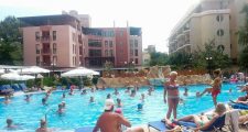 Спортни аниматори организират водна топка