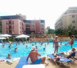 Спортни аниматори организират водна топка