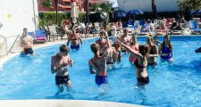 детска водна топка в басейна слънчев бряг програма за деца бийч ваканс beachvacance hotel entertainment